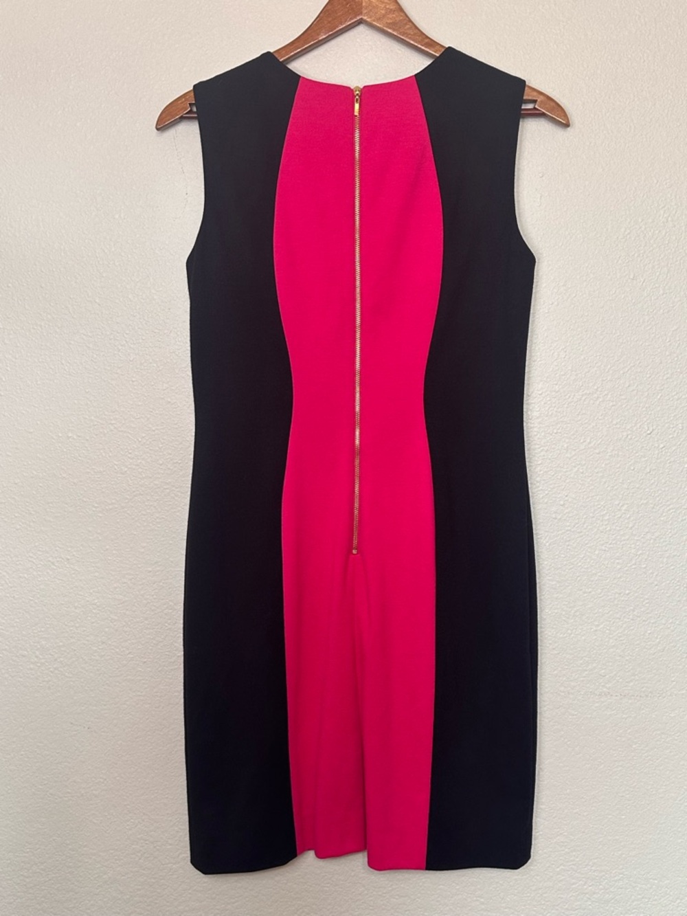 Tahari Fuchsia & Black Sheath Dress - Classic Colorblock Size 8 - Picture 3 of 5